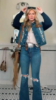 Jean Vest Outfit, Lainey Wilson Outfits, Country Aesthetic Outfit, Womens Western Outfits, Edgy Cowgirl, Western Things, Cute Western Outfits, Clothing Aesthetics