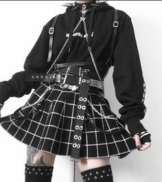 Egirl Outfits Skirt, Hyperpop Outfit, Edgy Outfits Aesthetic, Aesthetic Clothes Outfits, Gothic Fits, Goth Outfits Aesthetic, Beyonce Pictures, Emo Fits, Alt Clothing