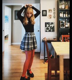 Twee Style 2023, Tumblr Twee Aesthetic, 60s School Outfits, 60s Rockstar Fashion, 60s Mod Outfits, 2014 Twee Style, Pose Ideas Skirt, 2010s Twee Fashion, Twee Girl Aesthetic