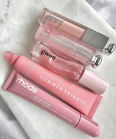 Pink Makeup Products, Dream Lips, Best Lip Products, Profumo Victoria Secret, Koleksi Makeup, Pink Vibe, Stile Blair Waldorf, Lip Gloss Cosmetics, Makeup Bag Essentials