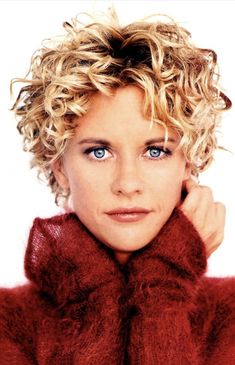 Meg Ryan Short Hair, Meg Ryan Hairstyles, Beyonce Hair, Short Curly Hairstyles For Women, Grey Curly Hair, Curly Hair Photos, Meg Ryan, Messy Short Hair