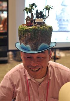 Image result for dioramas made in hats Halloween Coustumes, Funny Hats, Halloween Costumes Makeup, Mad Hatter Tea, Cosplay Diy