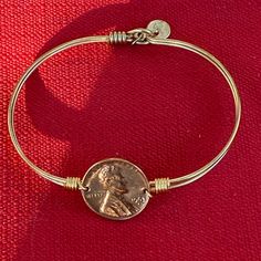 Lucky Penny Bracelet, Real Penny With Gold Tone Bracelet. Fits Wrist Size Medium To Large. Great Condition Penny Jewelry, Penny Bracelet, Vendor Displays, Lucky Penny, Womens Jewelry Bracelets, Penny, Gold Tones, Women Jewelry, Size Medium