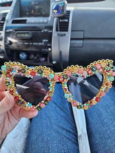 Customizable lighters and sunglasses for bridal parties or any kind of party! 🎊 Bedazzled Sunglasses, Sunglasses Party, Beaded Sunglasses, Rhinestone Crafts, Party Trends, Party Sunglasses, Bridal Parties, Kingston, Eyewear Sunglasses