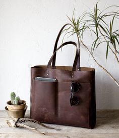 Big Tote Bags, Brown Leather Tote Bag, Cowhide Bag, Diy Handbag, Brown Leather Totes, Oversized Bag, Black Leather Bags, Leather Bags Handmade