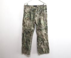 Vintage camo pants Size 36x28 pants, measurements below Waist - 36 inches Inseam - 28 inches Rise - 11 inches Hips - 46 inches 100% cotton Vintage good condition! CAI 34 Y2k Camo, Carhartt Style, Mens Workwear, Real Tree, Camo Pants, Gap Pants, Warm Jacket, Mens Trousers, Workout Pants