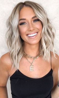 2024's Top Summer Haircuts for Women: Short, Medium, Long Styles Trendy Summer Haircuts, Medium Length Blonde Hair With Highlights, 2024 Summer Haircuts For Women, Medium Length Beach Blonde Hair, Summer 2024 Short Hair Color Trends, 2024 Blonde Hair Trends Medium Length, Medium Short Hairstyle Women Thick Hair, Women Haircuts 2024, Trending Bobs 2024