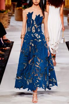 Lace Dress Runway, Luxury Blue Gown With Floral Embellishments, Ralph And Russo 2023 Couture, Black Lace Dress Runway, Oscar De La Renta Embroidered Dress, Fabulous Clothes, Luxury Dress, Looks Chic