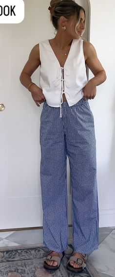 Jeans Europe Outfit, Beach Outfits Coverup, Long Pant Summer Outfits, Summer Europe Outfits Aesthetic, Australia Outfit Aesthetic, Europe Outfits Casual, Eastern Europe Summer Outfits, Business Beach Outfit, Italian Coast Aesthetic Outfit