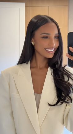 Lawyer Fits, Facial Balancing, Jasmine Tookes, Face Card, Black Travel, Dark Skin Makeup, Hair Color Dark, Diy Makeup, Black Beauty