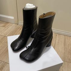 Selling My Boots Maison Margiela Worn 2 Times Great Condition: A Scratch In Front On The Left Boot (Please See A Picture) Size: 38.5 Outer: Leather 100% Lining: Leather 100% Sole: Leather 100% Made In Italy Bought From Farfetch Original Price After A Discount:$524.80 Will Include A Box,Dust Bag Maison Martin Margiela Shoes, Margiela Shoes, Martin Margiela, Mm6 Maison Margiela, Picture Size, Leather Ankle Boots, Picture Sizes, A Box, Bootie Boots