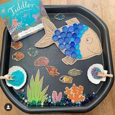 an ocean themed tray with paper plates and magnets