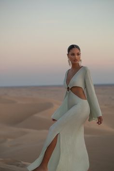 The KEHLANI CUT-OUT DRESS is a floor-length dress designed with a plunging-v neckline and elegant side cut-outs that shape your figure and are fastened at the center with a bamboo ring to flatter. Kehlani features full-length bell sleeves and knee-high slits on either side, and is cut from our viscose crinkle crepe fab White Sands New Mexico, Desert Photoshoot, Kehlani, In The Desert, Floor Length Dresses, Fashion Photoshoot, Crepe Fabric, The Desert, Fashion Inspo Outfits