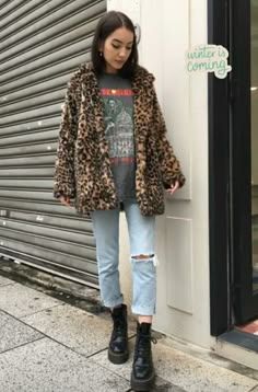 Grundy Fall Outfits, Casual 90s Grunge Outfits, Grunge Leopard Print, Grunge Holiday Outfit, Boho Grunge Outfits Fall, Doc Marten Leona Boot Outfit, Trendy Grunge Outfits, Winter Outfits Eclectic, Artsy Edgy Outfits