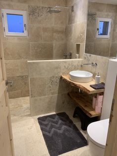 a bathroom with a sink, toilet and bathtub