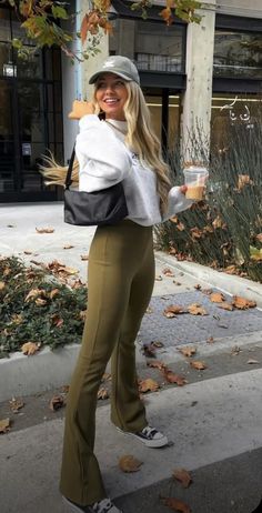 Seattle Casual Outfit, Autumn Outfits California, Sheek Winter Outfits, Fall Into Winter Outfits, Fall Outfits Urban Street Styles, Cold Fair Outfit, Fall Rooftop Outfit, San Fransico Outfit Fall, Winter Fashion Inspo 2023