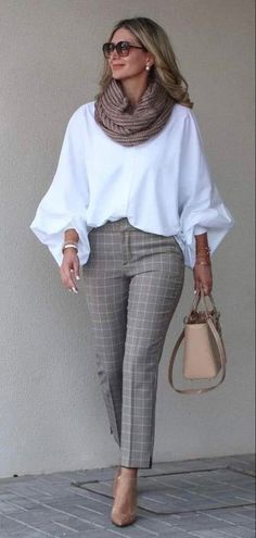 Mode Over 50, Stylish Outfits For Women Over 50, Work Fits, Over 60 Fashion, Chique Outfits, Outfit Formulas, Over 50 Womens Fashion, Casual Chic Outfit