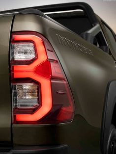 the tail lights of an suv are shown