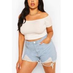 Boohoo Plus Off Shoulder Short Sleeve Crop Top. New With Tags! Crop Top Blanco, Plus Size Peplum, Plus Zise, Vegas Dresses, Short Sleeve Crop Top, Latest Tops, Body Positive, Fashion Face Mask, Trending Styles