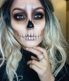 Skull makeup inspired by @chrisspy #halloweenideas #halloween #halloween2016 #skull #makeup #artist #mua @vickym0n #chrisspy #vickym0n Half Skeleton Face, Skeleton Face Makeup, Makeup Karakter, Make Up Diy, Fantasy Make-up