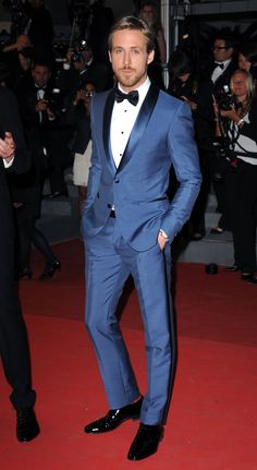 Ryan Gosling. | Here's Proof That Celebrity Men Look Unbearably Hot In Suits Vintage Mens Suit, Blue Tux, Modern Tailor, Groomsmen Tuxedos, Wedding Tux, Customized Shirts, Райан Гослинг, Suits Prom