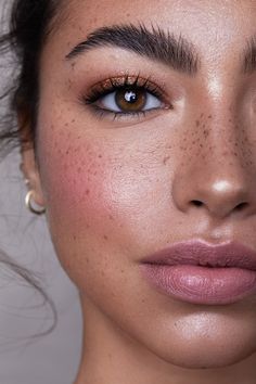 Sun Kisses Make Up, Fun Daytime Makeup, Summer Wedding Makeup Brown Eyes Natural Looks, Eyebrows Close To Eyes, Dewy Bronze Makeup Sun Kissed, Very Natural Makeup Look, Bright Wedding Makeup, Glow Makeup Look, Trending Makeup Looks