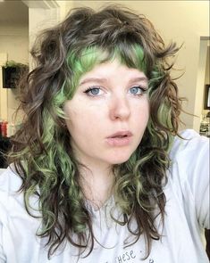 Naturally Curly Colored Hair, Shag With Blonde Underneath, Colourful Short Hair, Curly Coloured Hair, Curly Long Wolf Cut, Alternative Curly Hairstyles, Curly Shullet, Green Hair Curly