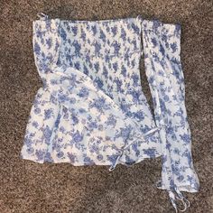 Long Sleeve Floral Shirt Fit Perfect - Im 5’7 & 155lbs Nwot Never Worn, Only To Try On No Issues! Long Sleeve Floral Shirt, Floral Long Sleeve Shirt, Floral Shirt, Try On, Off The Shoulder, Sleeve Blouse, Blue White, Long Sleeve Blouse, Womens Tops