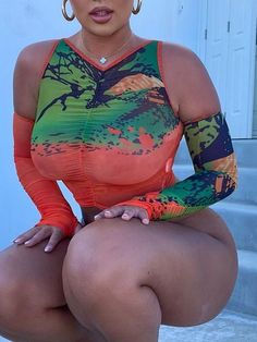 Ruched Crop Top, Tight Fitted Dresses, Busty Fashion, Plus Size Swimsuits, Top T Shirt, Curvy Girl Fashion, Curvy Outfits, Fashion Sale