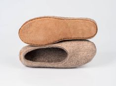 These flat slippers for women are handmade from natural sheep wool while their surface is decorated with fluffy alpaca wool. The model features colorful inner parts, non-slip soles, and hand-stitched labels from recycled leather. Alpacas grow soft & spongy fleece that has a natural crimp. Therefore alpaca's fibers are a bit warmer and less itchy than sheep wool. When paired with sheep wool, alpaca's fiber turns into extra soft and warm felted items that also maintain their sturdiness and durabil Flat Slippers For Women, Alpaca Slippers, Boots With Leg Warmers, Fluffy Alpaca, Felted Wool Slippers, Felt Shoes, Flat Slippers, Home Slippers, Wool Slippers