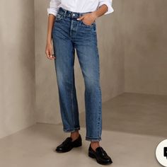 Banana Republic Premium Denim Size: 27p Button Fly High Rise Straight Never Worn Waist: 30” Hips: 27” Front Rise: 10” Thigh: 21” Inseam: 25” Leg Opening: 14.5” Button-up Jeans For Everyday, Party Jeans, Slouch Jeans, Corduroy Pants Women, Denim Flare Jeans, Classic Trousers, Banana Republic Jeans, Straight Crop Jeans, Slim Denim