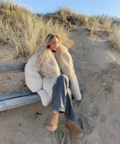 fall, fall inspo, fall outfit, fall outfit inspo, outfit, outfit inspo, school outfit, uggs, cute, cute outfit, aesthetic, aesthetic outfit, pretty, winter, winter inspo, winter outfit, winter outfit inspo, brandy melville, aesthetic fall, aesthetic fall, #fall #inspo #fallinspo #winterinspo #outfit #outfitinspo #aesthetic #birkenstocks #brandymelville Outfits With Fur Coats, Platform Outfits, Big Fur Coat, Ugg Platform, Old Money Fashion, Birkenstock Outfit, Money Fashion, Skandinavian Fashion