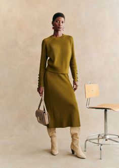 Midi skirt in merino wool and organic cotton;Rib knit;Elasticated waist;Side length: 79.5 cm (on a size S) Elegant Boots, Skiing Outfit, Cold Weather Outfits, Fall Winter Outfits, Parisian Style, Autumn Winter Fashion, Merino Wool, Olive Green, Rib Knit