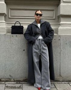 Minimalism Clothes, Wide Leg Pants Outfit, Style Wide Leg Pants, Modest Fashion Outfits, Coat Outfits, Fall Fashion Outfits, Casual Style Outfits