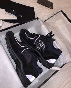 Shoes Sneakers Black, Socks And Heels, Mens Fashion Casual Outfits