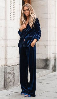 Tonal dressing, outfit, street style, look, fashion, trends, монохр�ом, стильный образ, уличный стиль, стильная девушка, тренды 2022, модный образ, элегантный стиль Party Outfit Trousers, Outfit Trousers, Velvet Trend, High Fashion Trends, Moda Hippie, Color Trends Fashion, Velvet Jumpsuit, Velvet Clothes, Velvet Suit