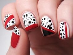 101 Dalmations-themed nails. Cute! Disney Nails, Disney Manicure, Disney Nail Designs, Chalkboard Nails, Disney Inspired Nails, Disney Challenge, Nail Art Disney, 101 Dalmatians, Nail Varnish