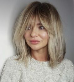 Κούρεμα Bob, Grey Hair Styles For Women, Shorthair Hairstyles, Blending Gray Hair, Gray Hair Highlights, Midlength Haircuts, Penteado Cabelo Curto, Short Styles, Hair Envy