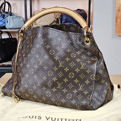 Louis Vuitton Artsy Mm 100% Guaranteed Authentic * Measures: 16.1 X 12.6 X 8.7 Inches * Monogram Coated Canvas * Natural Vachetta Cowhide Leather Trim * Microfiber Lining * Gold-Color Hardware * Large Inside Zipped Pocket * 6 Inside Flat Pockets (3 On Each Side) * Keybell With Key Ring And Hook * 4 Protective Bottom Studs * Single Braided Leather Handle * Pre Owned Great Condition * Minor Spot Marks On Handle * Interior Is Clean, Pocket Has Pen Ink Marks * 8/10 Overall Condition Louis Vuitton Artsy Mm, Louis Vuitton Artsy, Lv Purse, Monogram Tote, Pen Ink, Lv Bag, Custom Bags, Braided Leather, Bag Shoulder