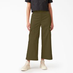 Uniform Style, Fit Cargo Pants, Cropped Cargo Pants, Dickies Women, Green Cargo Pants, Uniform Fashion, Lifestyle Clothing, Cargo Pant, Cargo Pants Women