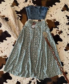 Flannel Blouse Outfit, Countrycore Outfit, Western Outfits Women Midsize, Western Skirt Outfits Women, Retro Cowgirl Outfits, Western Skirt Outfits, Church Outfit Summer, Outfit Vaquero