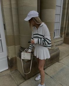 11+ Tennis Skirt Outfits That Can Be Worn Year-Round | Le Chic Street Tennis Whites Outfit, Casual Preppy Outfits Women, Tennis Skirt Styling, White Pleated Mini Skirt Outfit, Styling Tennis Skirt, Tenis Skirt Outfits, Pleated Tennis Skirt Outfit, Pleated Skirt Outfit Short, Tennis Skirt Outfit Summer