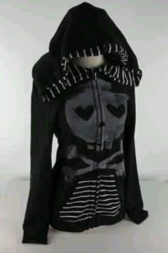 Skull Clothes, Tokyo Street Fashion, Skull Clothing, Emo Outfits, Avril Lavigne, Skull And Crossbones, A Skull, Baggy Pants, Gothic Outfits