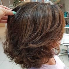 Brown Layered Hair, Layered Thick Hair, Thick Hair Cuts, Thick Wavy Hair, Medium Layered Haircuts, Medium Length Hair With Layers, Short Layered Haircuts, Penteado Cabelo Curto