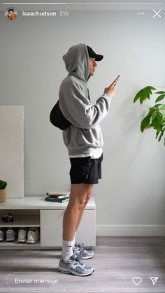 Athleisure Fits Men, Mens Outfit With Shorts, Mens Clothing Styles Athletic, Streetwear Men Outfits Graphic Tee, Athleisure Outfits Men Casual, Mens Fashion Sporty Casual, Men’s Lazy Outfits, Male Athleisure Outfits, Mens Outfits Athleisure