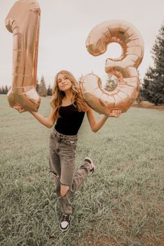 teen photoshoot Birthday Outfit Ideas For Teens, Cute Birthday Outfit Ideas, 13 Birthday Picture Ideas, Outfit Ideas For Teens, 14th Birthday Party Ideas, Birthday Outfit Ideas, Birthday Balloons Pictures, Thirteenth Birthday, 13 Birthday