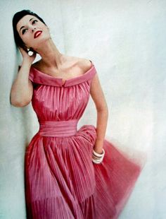 1950s Necklines, 1950s Vintage Fashion, Fashion 50s, Mode Rose, Vintage Fashion 1950s, Fifties Fashion, Glamour Magazine, Fashion 1950s, French Beauty