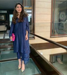 Convocation Dress, Satin Kurta, Simple Suits, Asian Wedding Dress Pakistani, Full Sleeves Dress, Pakistani Formal Dresses, Pakistani Suit, Mahira Khan