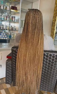 Golden Blonde Box Braids, Knotless Box Braids Medium Honey Blonde, 6 27 613 Braids, Color 27 Box Braids, Knotless Box Braids Blonde And Brown, Honey Blonde Braids On Dark Skin, Brown Blonde Box Braids, Gold Knotless Braids, 613/27/30 Box Braids