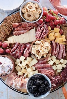 sliced meats and cheeses on a wood board with crackers and small bowls of dried apples and fresh blackberries Cheese And Cracker Charcuterie, Cheese And Cracker Charcuterie Board, Cracker Charcuterie Board, Harvest Board, Fall Charcuterie Board, Board Recipes, Fall Charcuterie, Thanksgiving Appetizer